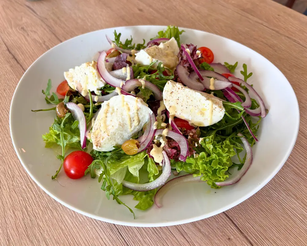 Pizzeria Giovanni - salát s bůvolí mozzrellou