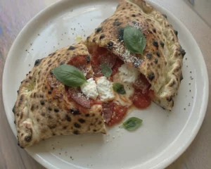 Neapolská pizza Calzone - Pizzeria Giovanni