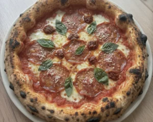 Neapolská pizza Diavola - Pizzeria Giovanni