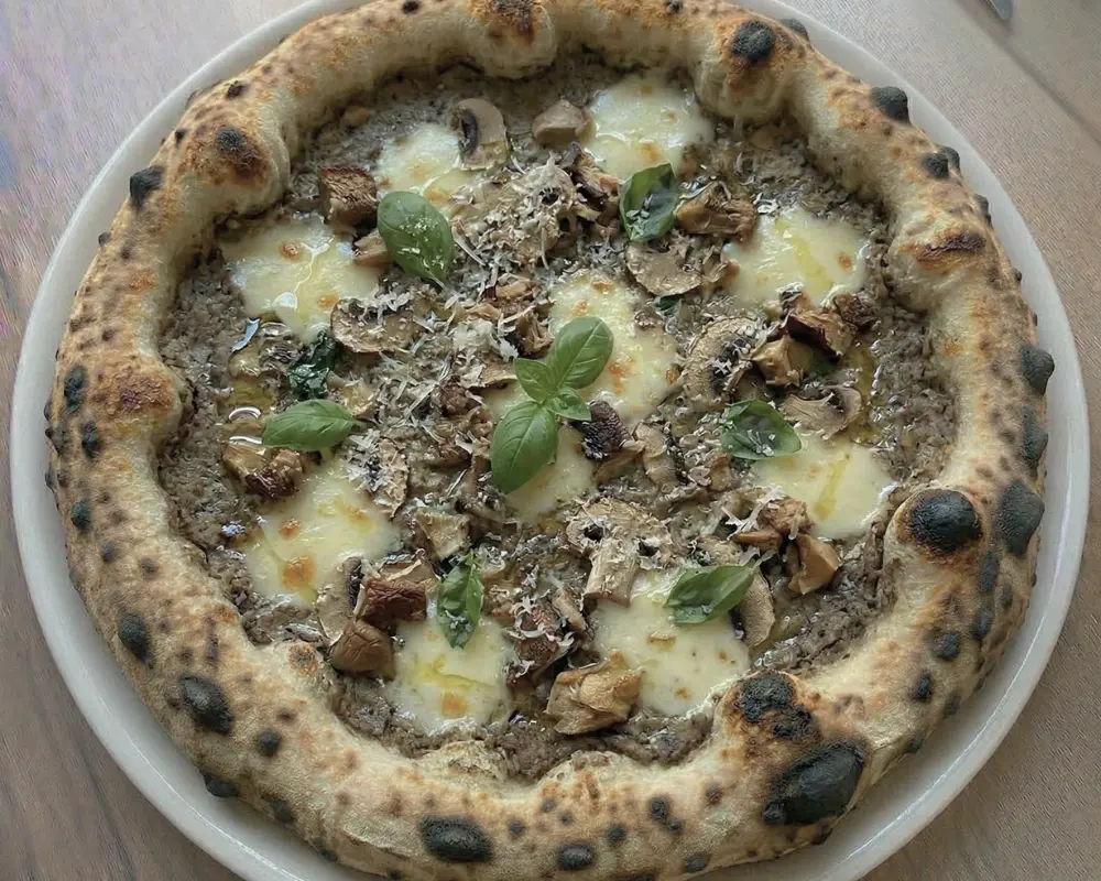 Neapolská pizza Porcini e Tartufo - Pizzeria Giovanni